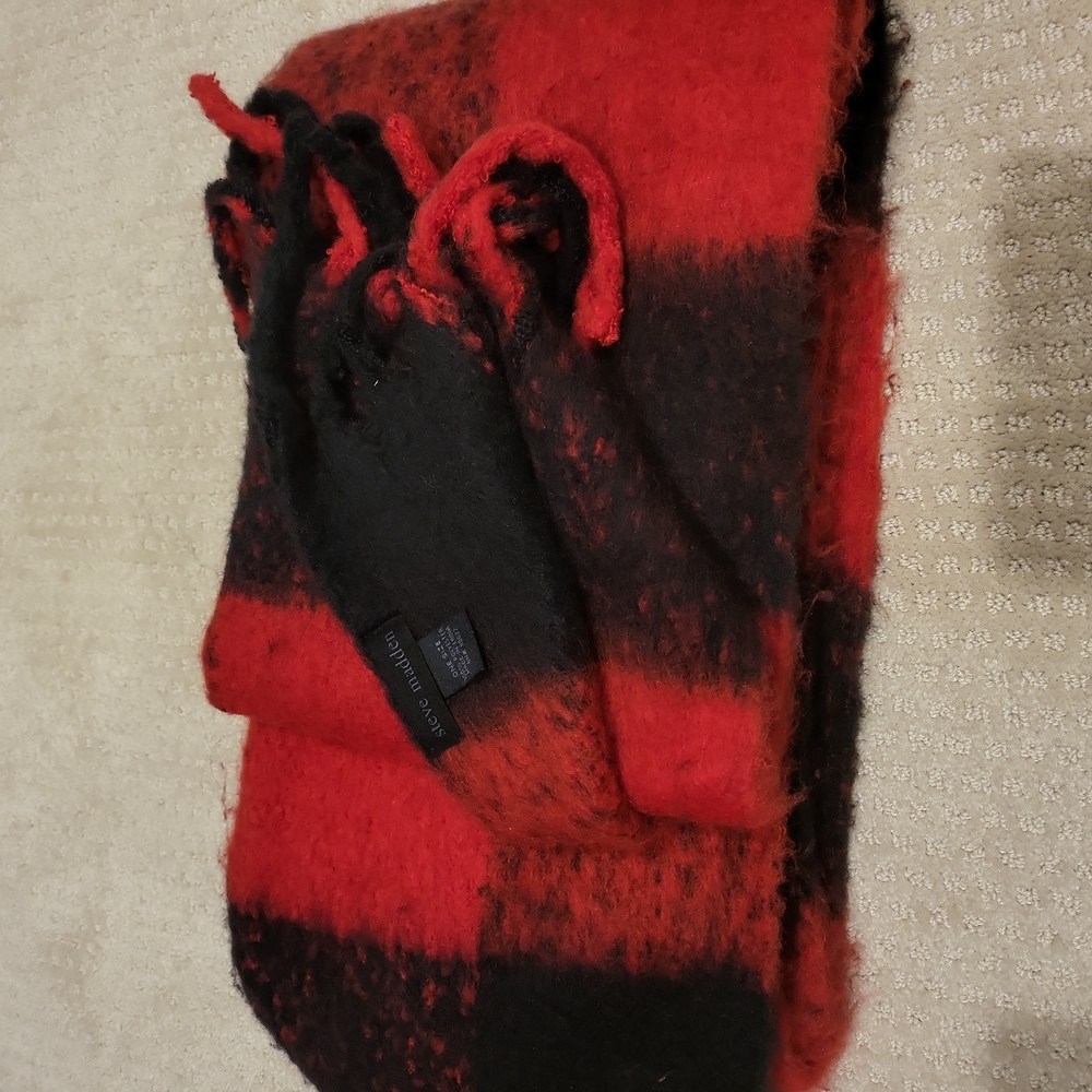 Steve madden scarf